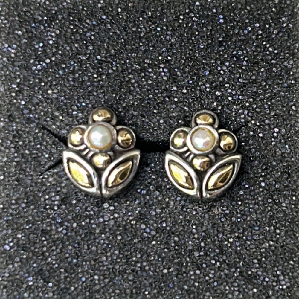 JOHN HARDY 18k and sterling Jaisalmer dot stud earrings.